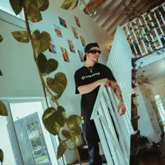 Ascolta Neomai, guarda video musicali, leggi la biografia, vedi le date del tour & altro!