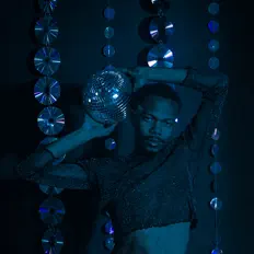 Ouve TPHRL, vê vídeos de música, lê a biografia, vê as datas da digressão e muito mais!