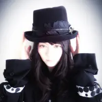 undefined을(를) 듣고, 뮤직 비디오를 보고, 약력을 읽고, 투어 일정 등을 확인하세요!