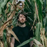 Hör dir undefined an, schau dir Musikvideos an, lies die Biografie, finde Tourdaten und mehr!