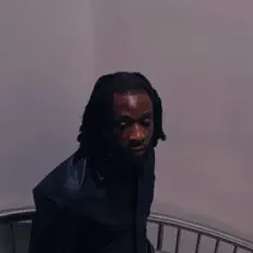 31 Ronin सुनें, म्यूज़िक वीडियो देखें, बायो पढ़ें, दौरे की तारीखें और बहुत कुछ देखें!