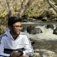 Hör dir Naveed md an, schau dir Musikvideos an, lies die Biografie, finde Tourdaten und mehr!