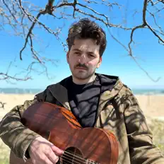 Hör dir Lorenzo Ferro an, schau dir Musikvideos an, lies die Biografie, finde Tourdaten und mehr!