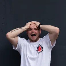 vladplazmusを聴いたり、ミュージックビデオを鑑賞したり、経歴やツアー日程などを確認したりしましょう！