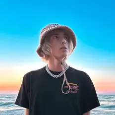 收听 Lil Lunatic、观看音乐视频、阅读小传、查看巡演日期等 ！