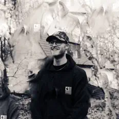 Ouve Felix Tarantino, vê vídeos de música, lê a biografia, vê as datas da digressão e muito mais!