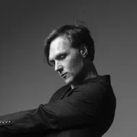 Posłuchaj wykonawcy undefined, obejrzyj teledyski, przeczytaj biografię, zobacz daty tras koncertowych i nie tylko!