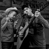 Écoutez undefined, regardez des vidéoclips, lisez la biographie, consultez les dates de tournée et plus encore !