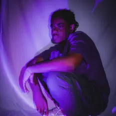 Escucha a Roswell, mira vídeos musicales, lee la biografía, consulta fechas de giras y mucho más.