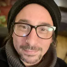 KiruSoを聴いたり、ミュージックビデオを鑑賞したり、経歴やツアー日程などを確認したりしましょう！