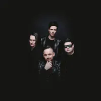 undefinedを聴いたり、ミュージックビデオを鑑賞したり、経歴やツアー日程などを確認したりしましょう！