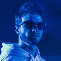 Ascolta undefined, guarda video musicali, leggi la biografia, vedi le date del tour & altro!