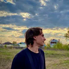 Hör dir LYmI an, schau dir Musikvideos an, lies die Biografie, finde Tourdaten und mehr!