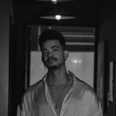 Ouça Klebin, assista a videoclipes, leia a biografia, veja as datas das turnês e mais!