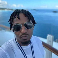 Escucha a Rell Young, mira vídeos musicales, lee la biografía, consulta fechas de giras y mucho más.