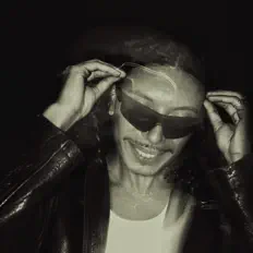 Escucha a Noham, mira vídeos musicales, lee la biografía, consulta fechas de giras y mucho más.