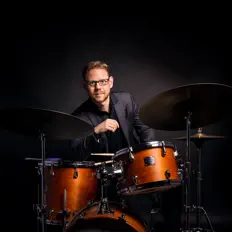 Dengarkan Pete Zimmer, tonton video musik, baca bio, lihat tanggal tur & lainnya!