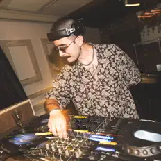 收听 SHADE 98、观看音乐视频、阅读小传、查看巡演日期等 ！