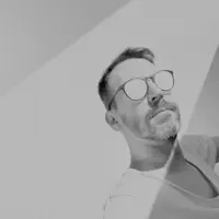 Escucha a undefined, mira videos musicales, lee su biografía, consulta las fechas de las gira y más.