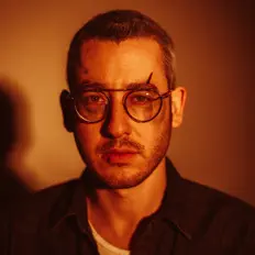 聆聽 Sam Haft、觀看音樂影片、閱讀小傳、查看巡演日期等！