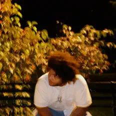 聆聽 Kofi AK、觀看音樂影片、閱讀小傳、查看巡演日期等！