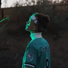 收听 Fluen$y、观看音乐视频、阅读小传、查看巡演日期等 ！