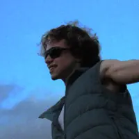 Posłuchaj wykonawcy undefined, obejrzyj teledyski, przeczytaj biografię, zobacz daty tras koncertowych i nie tylko!