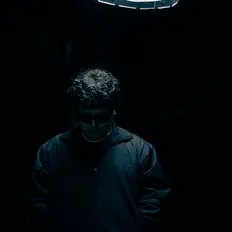 Yzyzを聴いたり、ミュージックビデオを鑑賞したり、経歴やツアー日程などを確認したりしましょう！