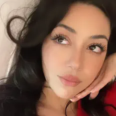 Poslechněte si interpreta Cassandra Dalí, sledujte hudební videa, přečtěte si životopis, podívejte se na data turné a další informace.