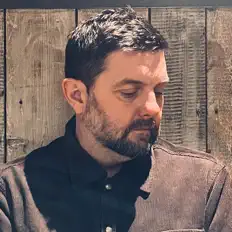 Simon James सुनें, म्यूज़िक वीडियो देखें, बायो पढ़ें, दौरे की तारीखें और बहुत कुछ देखें!