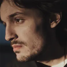 Écoutez Alex Alvarez, regardez des vidéoclips, lisez la biographie, consultez les dates de tournée et plus encore !