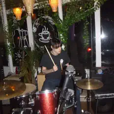 Dengarkan Backdrifts, tonton video musik, baca bio, lihat tanggal tur & lainnya!