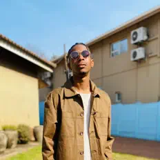 Ouça The Mphossible One, assista a videoclipes, leia a biografia, veja as datas das turnês e mais!