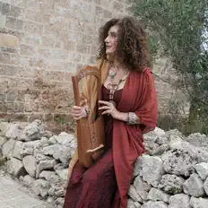 Dengarkan Vania Palumbo, tonton video musik, baca bio, lihat tanggal tur & lainnya!