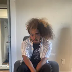 Poslechněte si interpreta Deiondre, sledujte hudební videa, přečtěte si životopis, podívejte se na data turné a další informace.