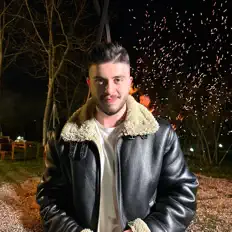 Poslechněte si interpreta RAMAZAN KUZU, sledujte hudební videa, přečtěte si životopis, podívejte se na data turné a další informace.