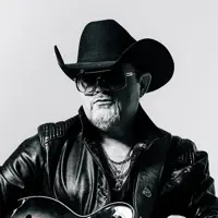 Escucha a undefined, mira videos musicales, lee su biografía, consulta las fechas de las gira y más.