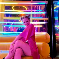 Lindsey Daniel: песни, клипы, биография, даты выступлений и многое другое.