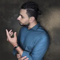Escucha a undefined, mira videos musicales, lee su biografía, consulta las fechas de las gira y más.