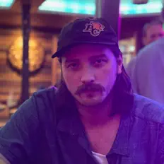 收听 Ev Bird、观看音乐视频、阅读小传、查看巡演日期等 ！