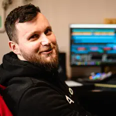 Poslechněte si interpreta ThomAce Van Doom, sledujte hudební videa, přečtěte si životopis, podívejte se na data turné a další informace.