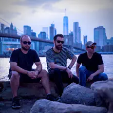 Escucha a LiTB, mira vídeos musicales, lee la biografía, consulta fechas de giras y mucho más.