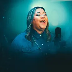 Ouve Karol Costa, vê vídeos de música, lê a biografia, vê as datas da digressão e muito mais!