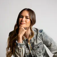 Luister naar undefined, bekijk muziekvideo's, lees de bio, bekijk de tourdata, en meer!