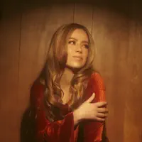 Hör dir undefined an, schau dir Musikvideos an, lies die Biografie, finde Tourdaten und mehr!