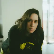 Alicia Deschênesを聴いたり、ミュージックビデオを鑑賞したり、経歴やツアー日程などを確認したりしましょう！