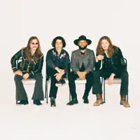 Ascolta undefined, guarda video musicali, leggi la biografia, vedi le date del tour & altro!