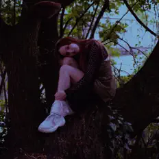 Hör dir Marlenarium an, schau dir Musikvideos an, lies die Biografie, finde Tourdaten und mehr!