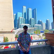 Hör dir Astro-Bit an, schau dir Musikvideos an, lies die Biografie, finde Tourdaten und mehr!