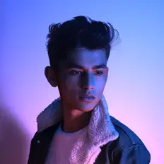 Yonuis सुनें, म्यूज़िक वीडियो देखें, बायो पढ़ें, दौरे की तारीखें और बहुत कुछ देखें!